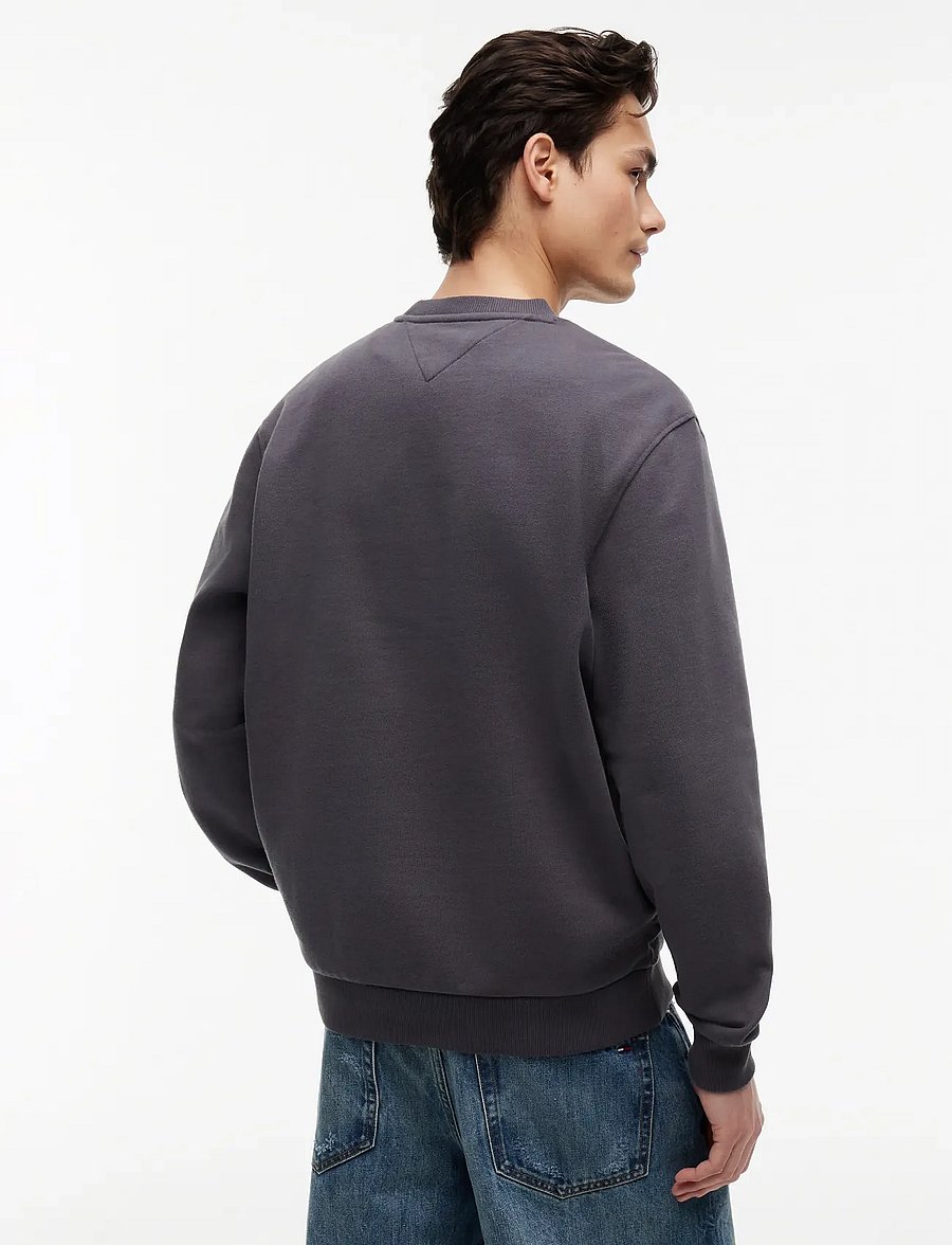Tommy Jeans - TJM REG BIG FLAG CNECK EXT - sweatshirts - washed black - 2