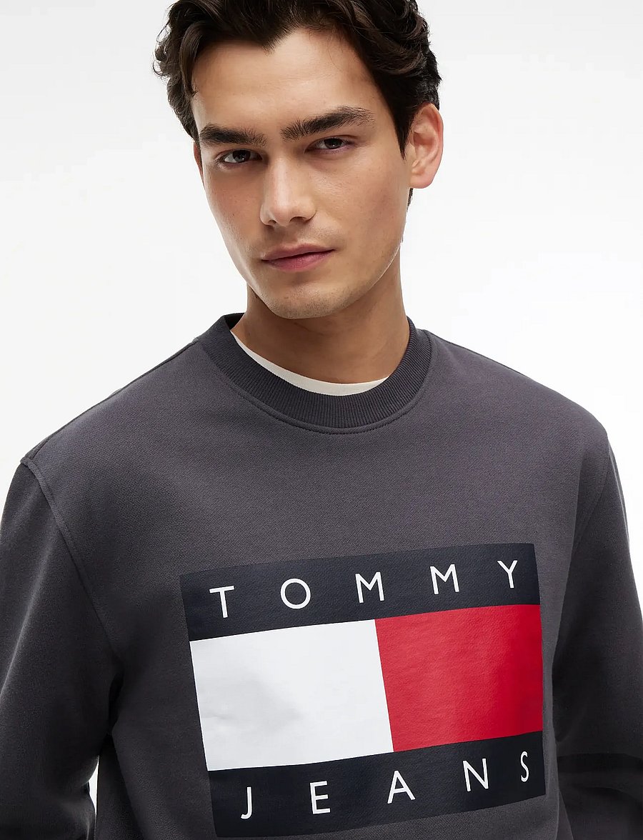 Tommy Jeans - TJM REG BIG FLAG CNECK EXT - sweatshirts - washed black - 3