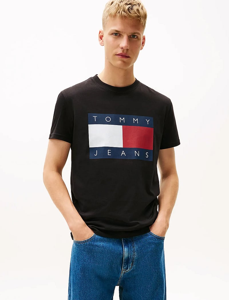Tommy Jeans - TJM REG BIG FLAG SS TEE EXT - kurzärmelig - black - 0