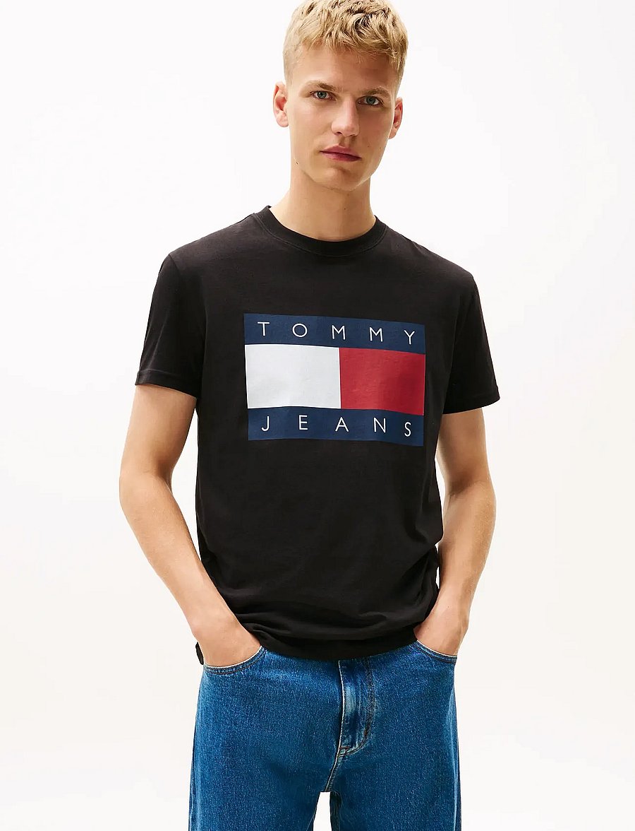 Tommy Jeans - TJM REG BIG FLAG SS TEE EXT - kurzärmelige t-shirts - black - 0