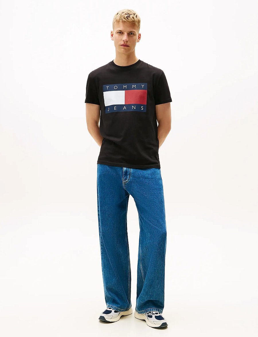 Tommy Jeans - TJM REG BIG FLAG SS TEE EXT - kurzärmelige t-shirts - black - 2
