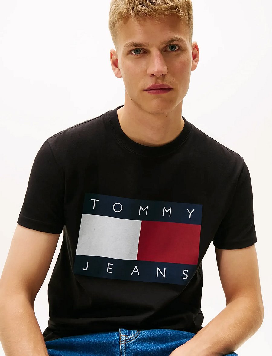 Tommy Jeans - TJM REG BIG FLAG SS TEE EXT - kurzärmelige t-shirts - black - 4