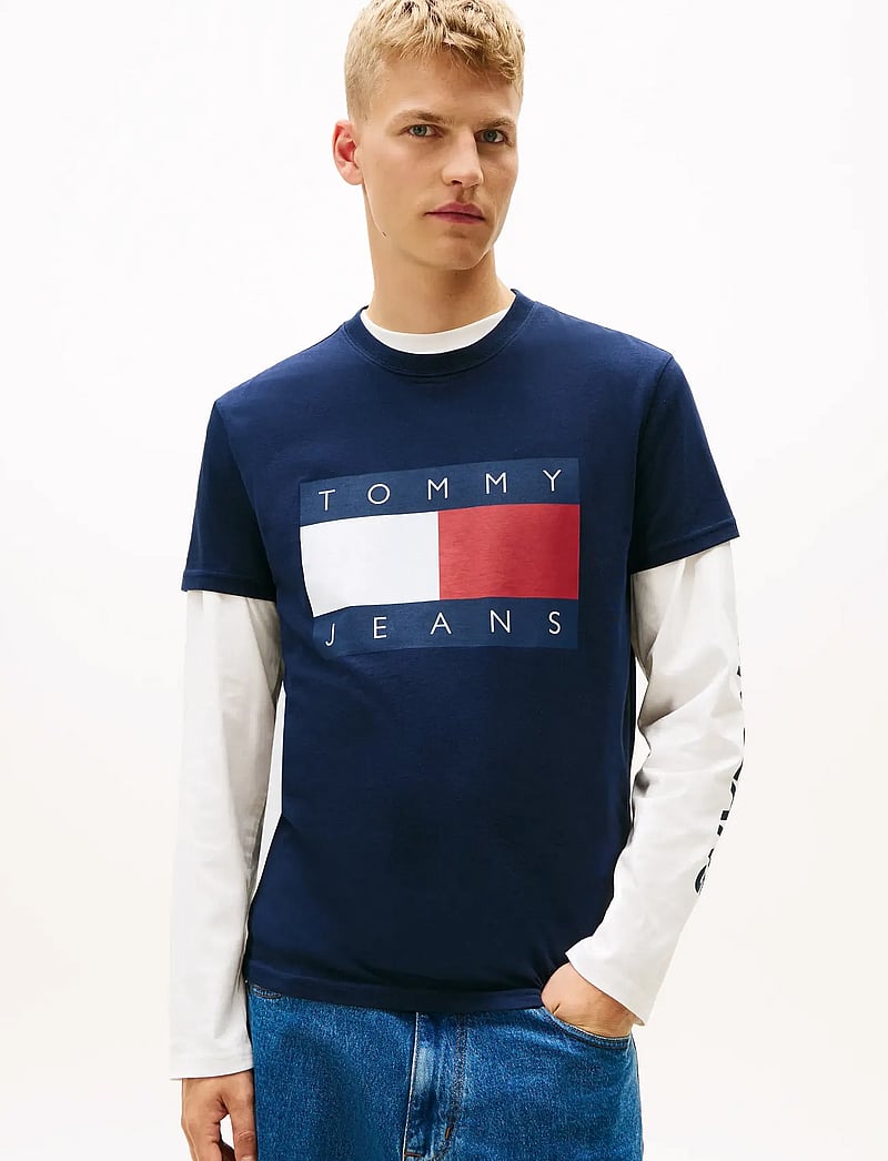 Tommy Jeans - TJM REG BIG FLAG SS TEE EXT - kortärmade t-shirts - dark night navy - 0