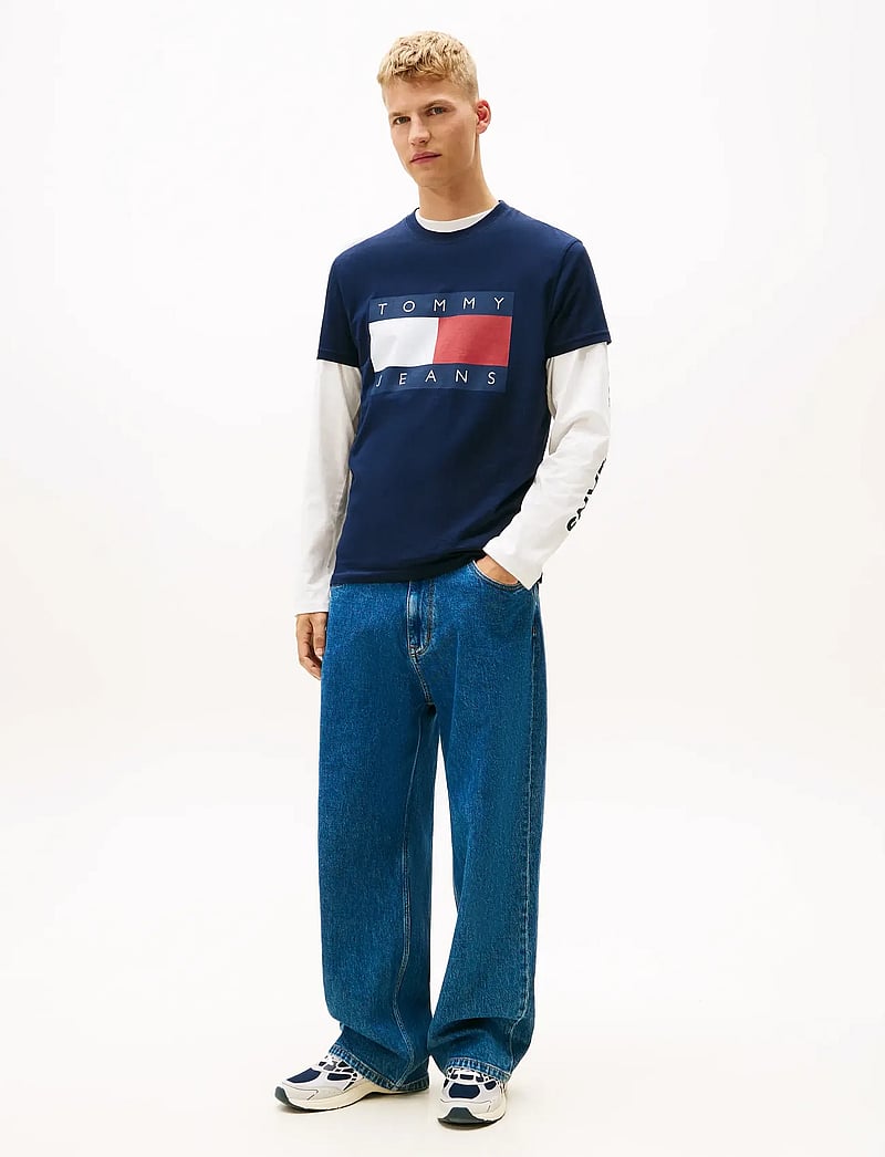 Tommy Jeans - TJM REG BIG FLAG SS TEE EXT - kortärmade t-shirts - dark night navy - 2