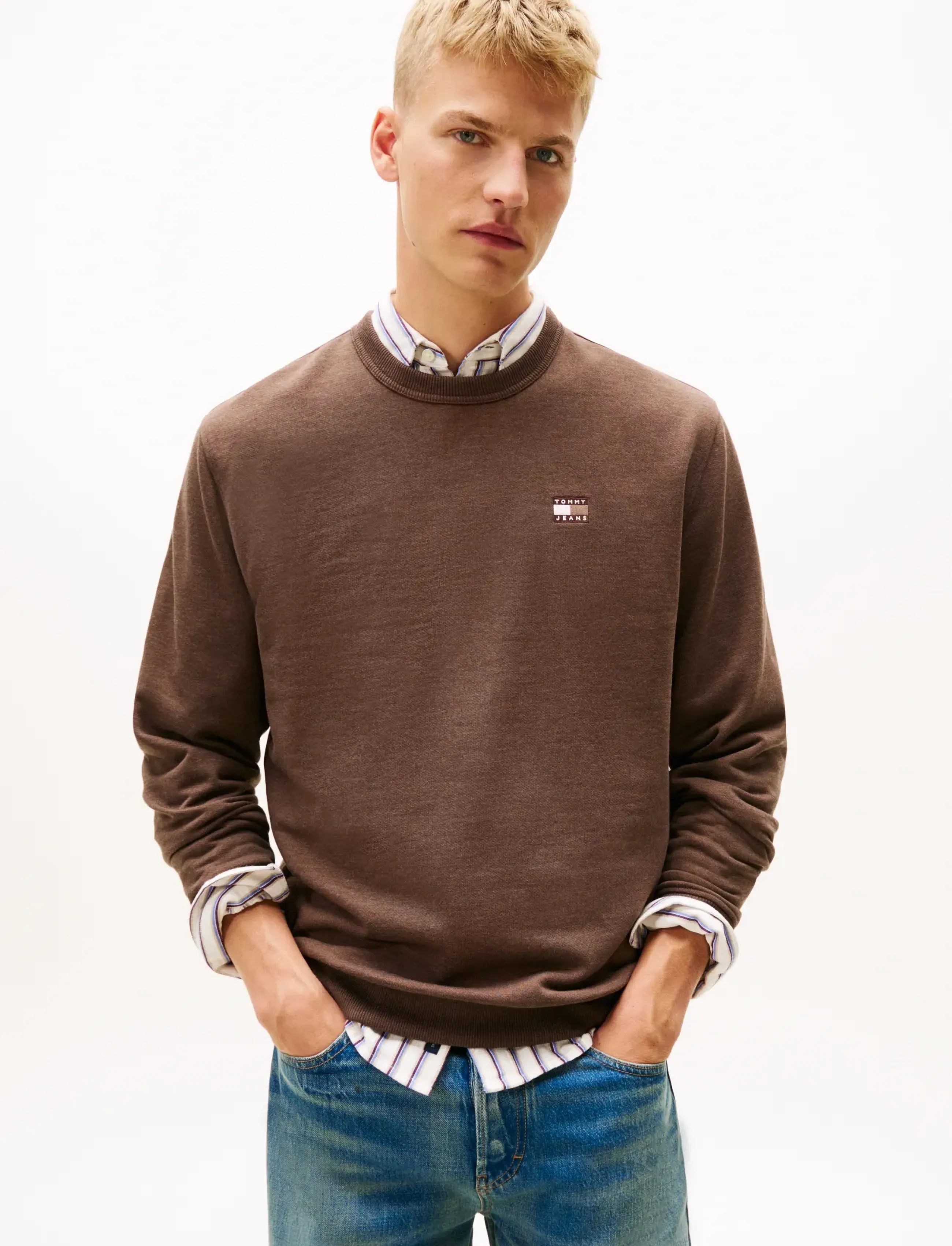 Tommy Jeans TJM REG BADGE CREW EXT - Sweatshirts - BLACK WALNUT HTR / brown