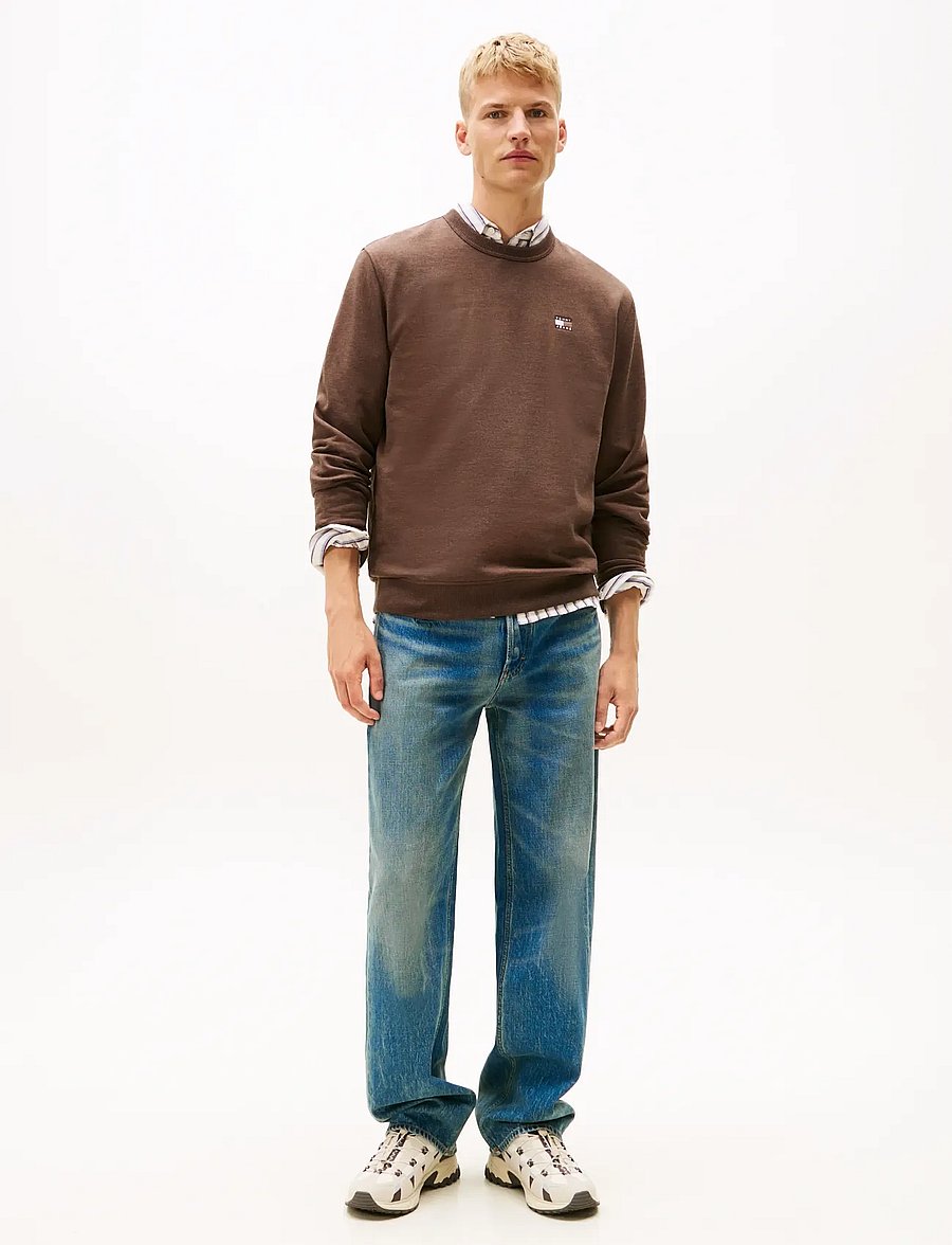 Tommy Jeans - TJM REG BADGE CREW EXT - shoppa efter stil - black walnut htr - 2