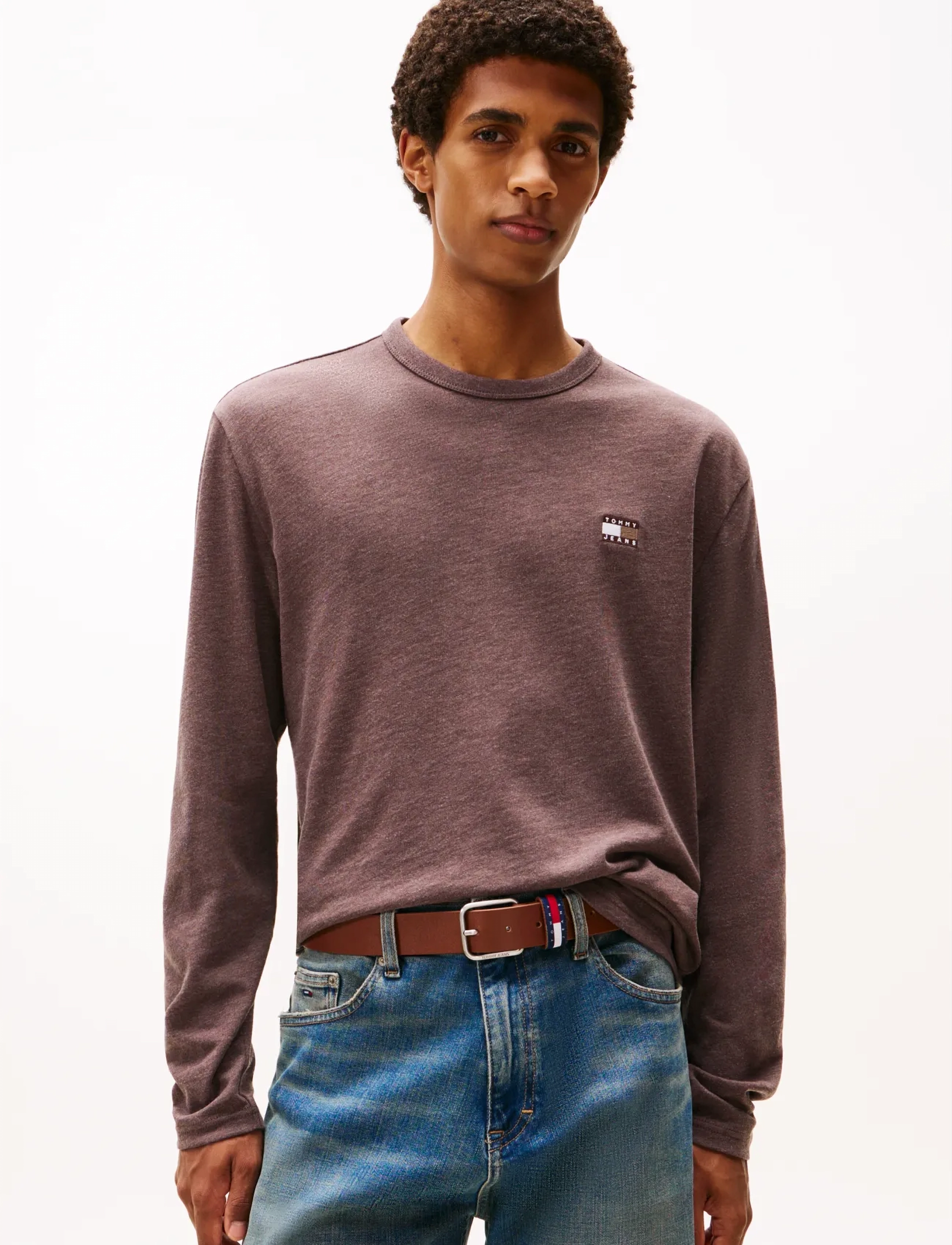 Tommy Jeans TJM REG BADGE TEE LS EXT - Tommy Hilfiger - BLACK WALNUT HTR / brown