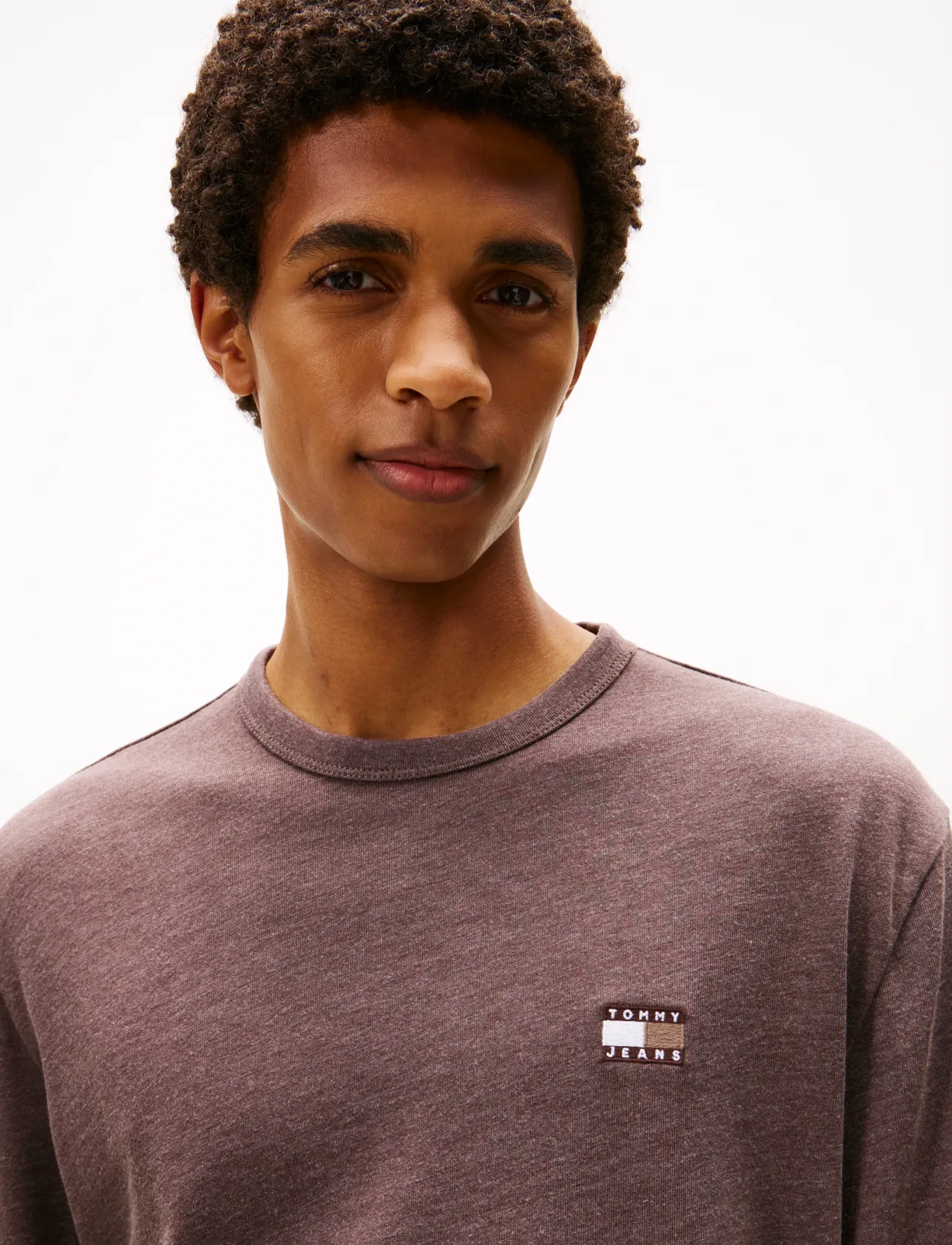 Tommy Jeans - TJM REG BADGE TEE LS EXT - long-sleeved t-shirts - black walnut htr - 4