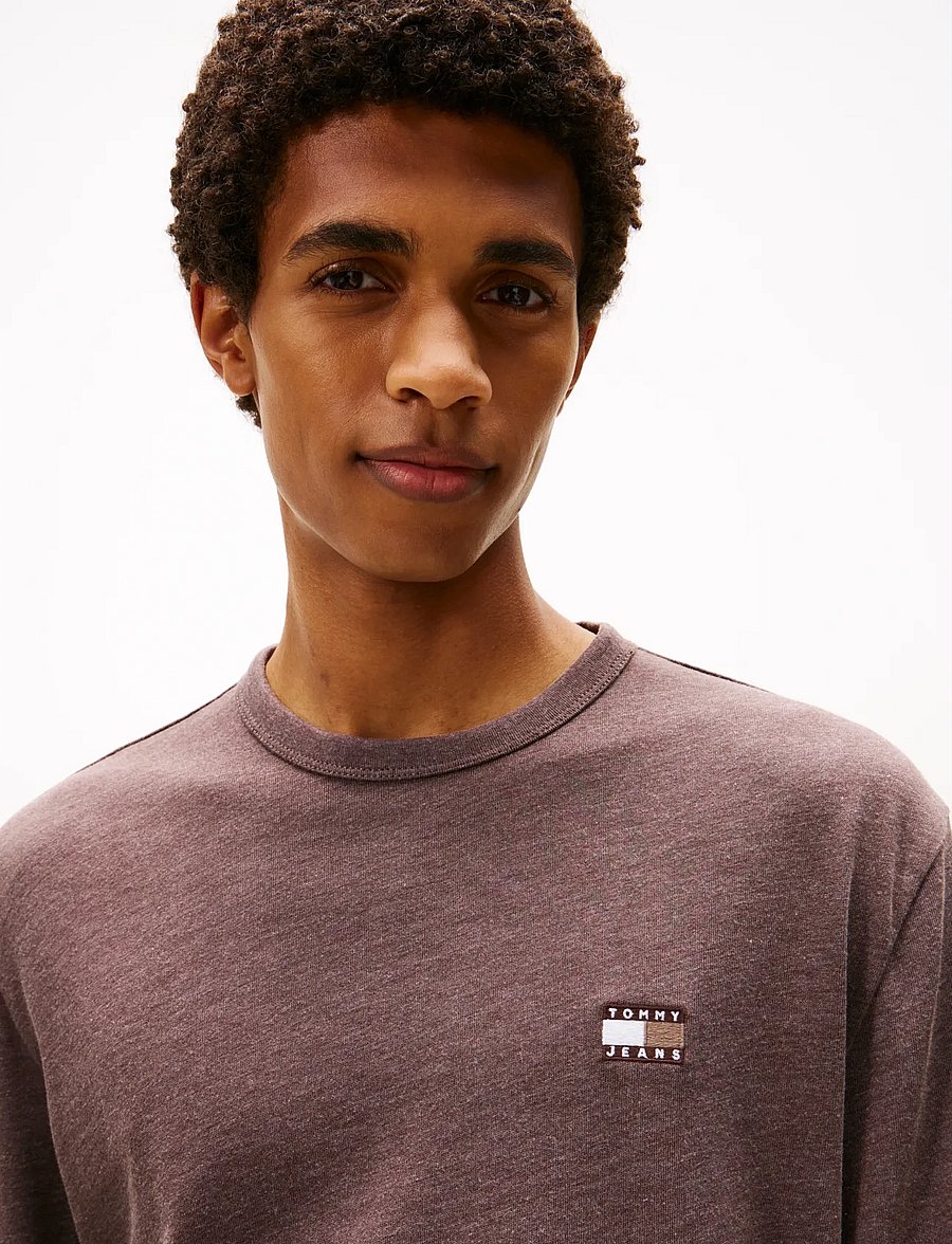 Tommy Jeans - TJM REG BADGE TEE LS EXT - pikkade varrukatega t-särgid - black walnut htr - 4