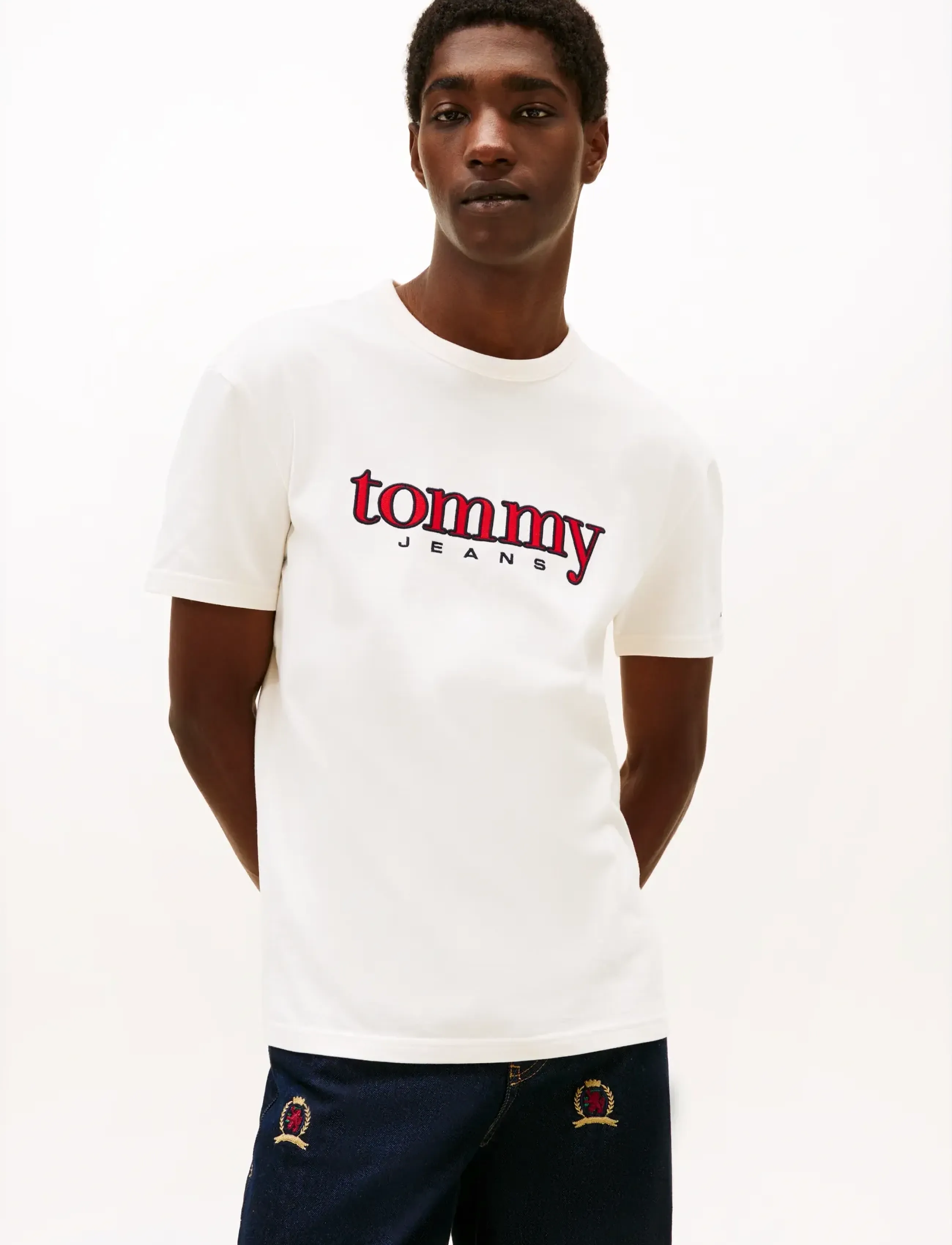 Tommy Jeans TJM REG APPLIQ GRAPHIC SS T EXT - Tommy Hilfiger - ANCIENT WHITE / white