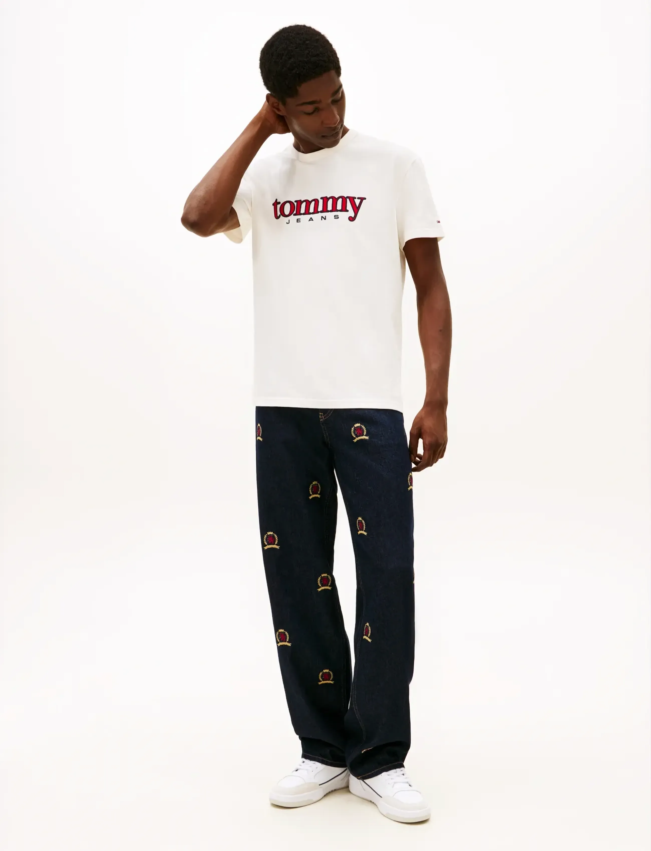 Tommy Jeans - TJM REG APPLIQ GRAPHIC SS T EXT - kortærmede t-shirts - ancient white - 2