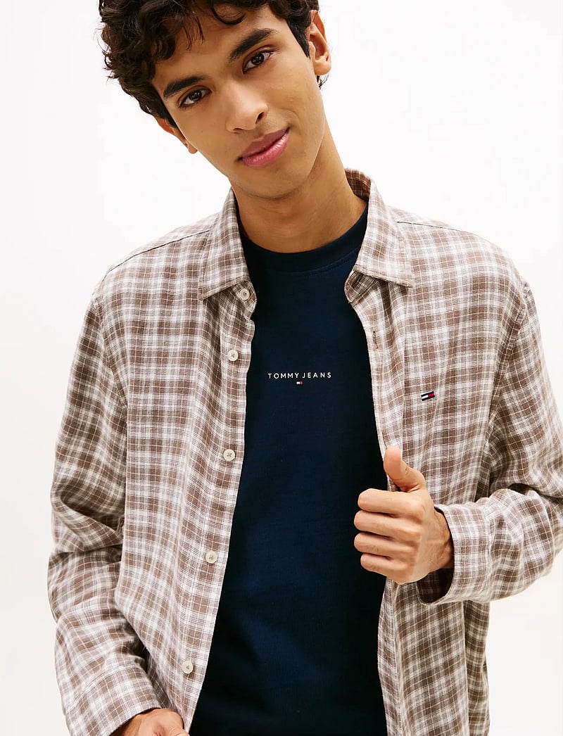 Tommy Jeans - TJM RLX LINEN BLEND CHECK SHIRT - checkered shirts - ivy mink small check - 4