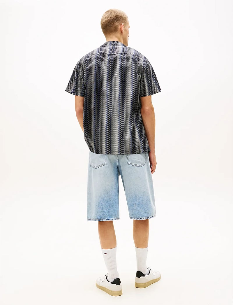 Tommy Jeans - TJM REG AOP CAMP SHIRT EXT - short-sleeved shirts - black aop - 2