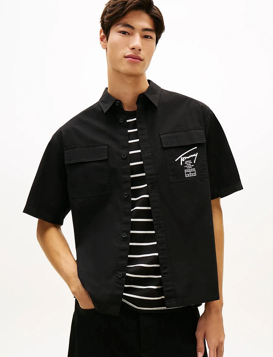 Tommy Jeans - TJM BOXY SKATER SHIRT - kortærmede skjorter - black - 0