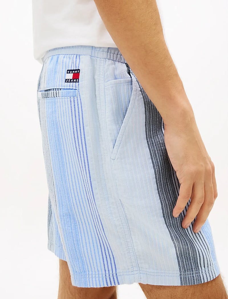 Tommy Jeans - TJM TEXTURED STRIPE SHORT EXT - casual shorts - sweet blue stripes - 4