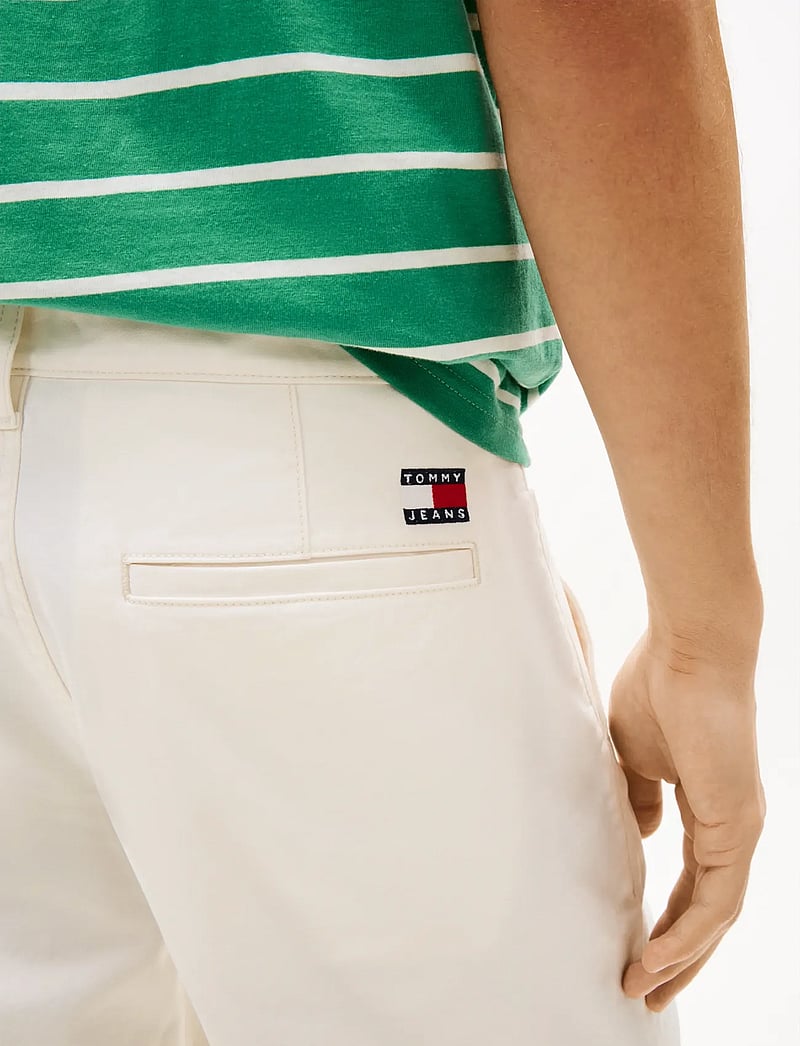 Tommy Jeans - TJM SCANTON SHORT - chinos shorts - ancient white - 4