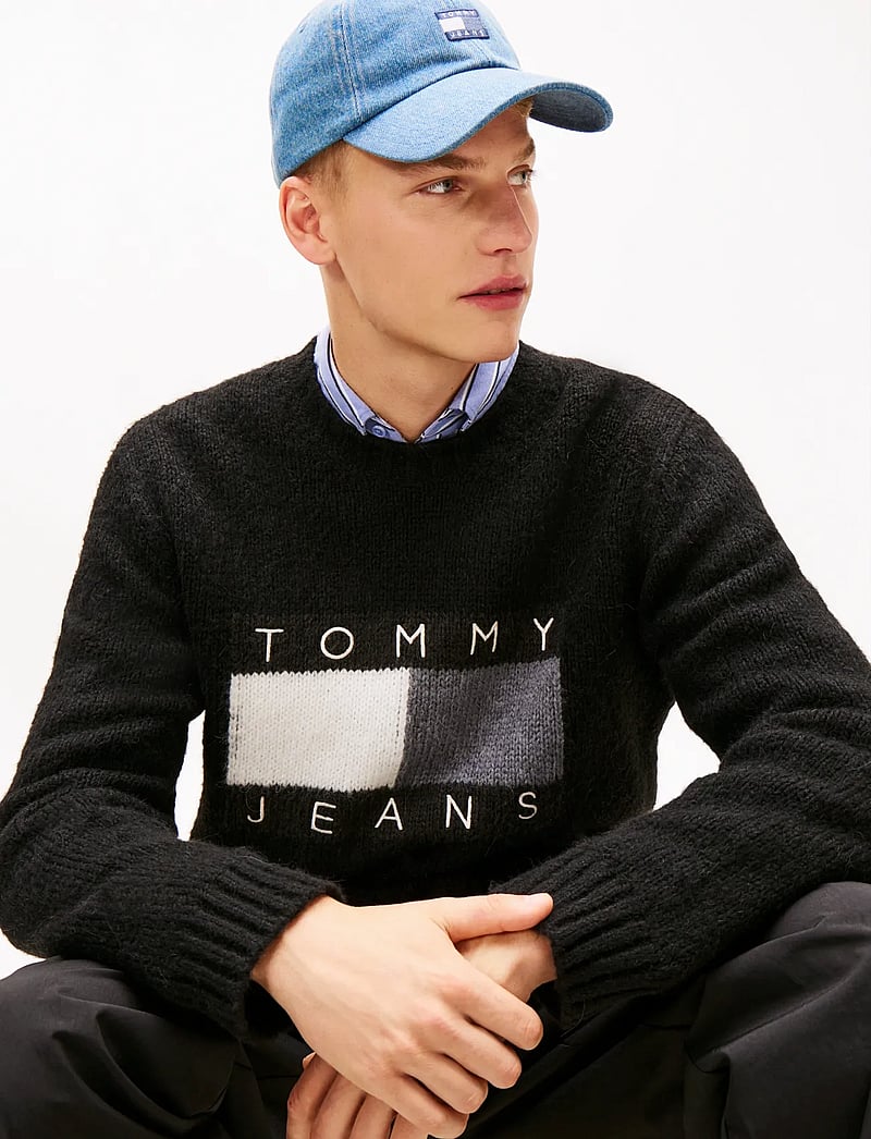 Tommy Jeans - TJM REG FLAG BEARER SWEATER - adījumi ar apaļu kakla izgriezumu - black - 4
