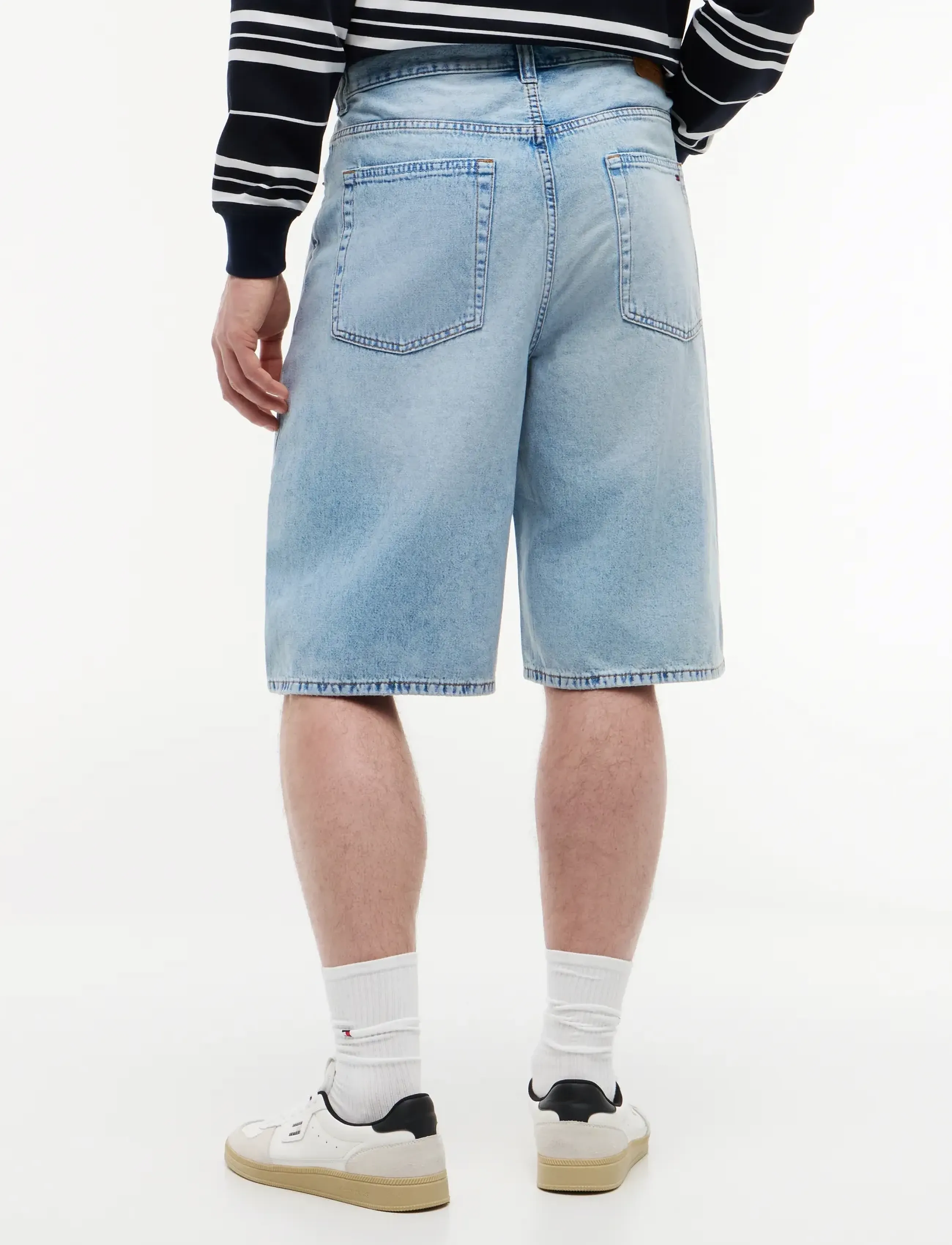 Tommy Jeans - THEO BAGGY SHORT BJ6015 - jorts - denim light - 2