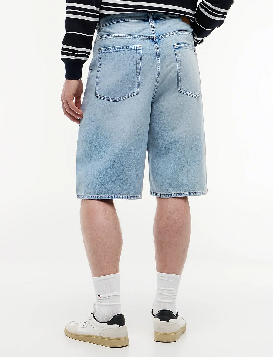 Tommy Jeans - THEO BAGGY SHORT BJ6015 - jorts - denim light - 2