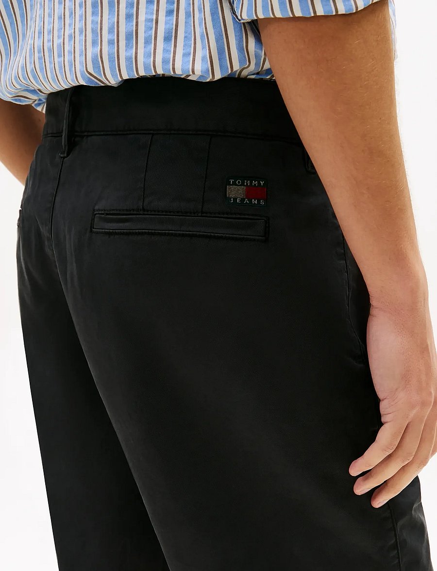 Tommy Jeans - TJM OTIS COTTON TWLL CHINO SHORT - krótkie spodenki - black - 4