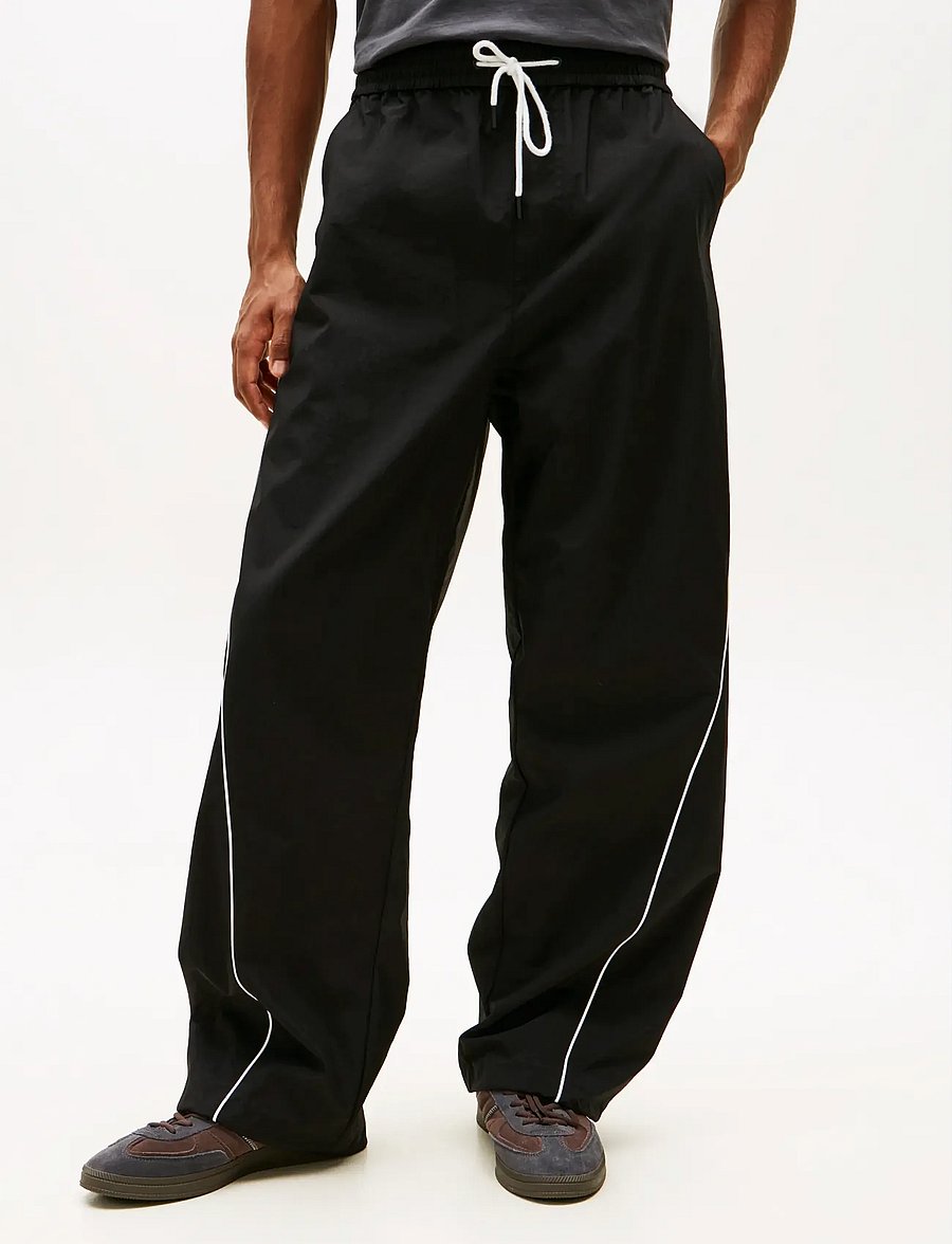 Tommy Jeans - TJM THEO PARACHUTE TRACK PANTS - pantalon de sport - black - 0