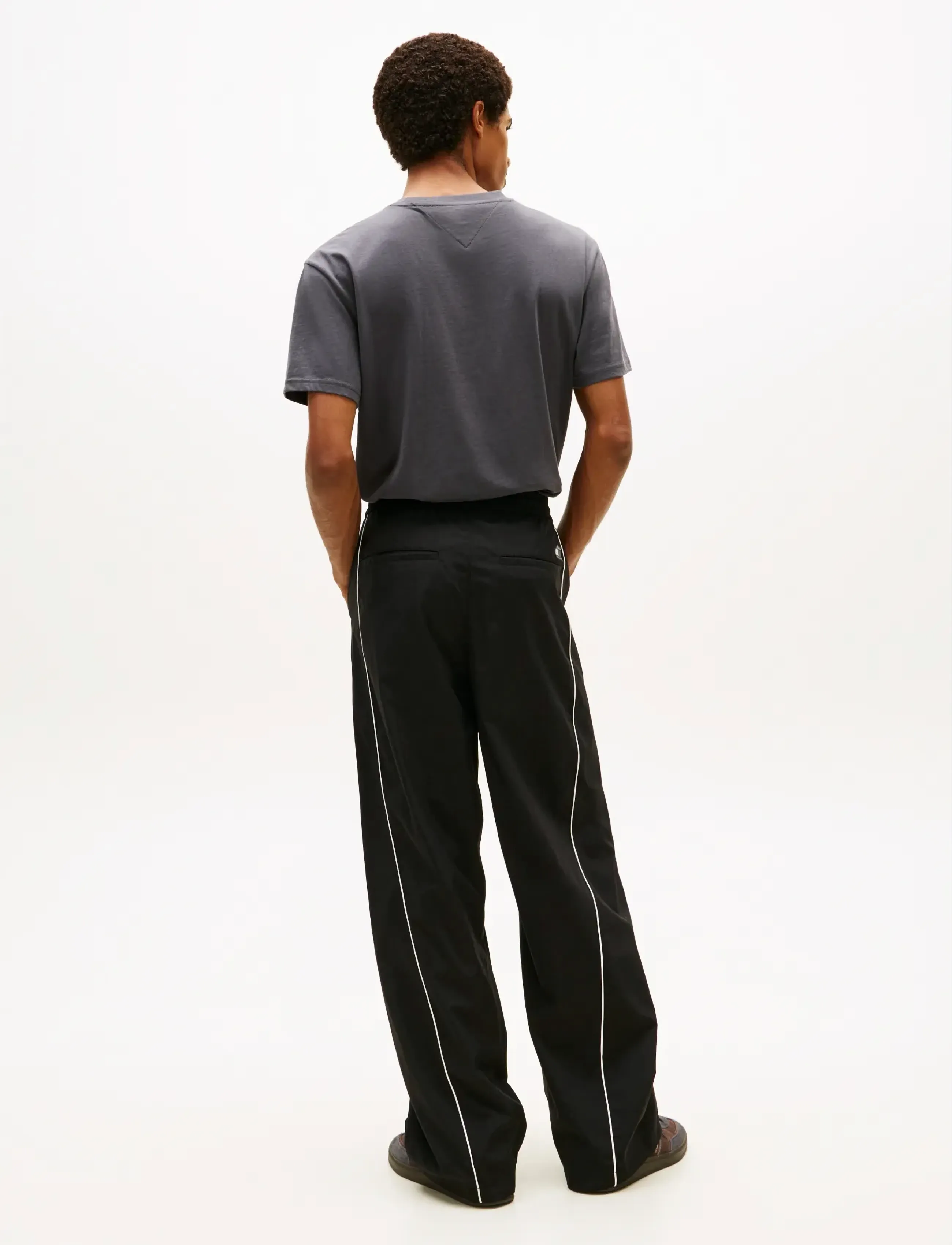Tommy Jeans - TJM THEO PARACHUTE TRACK PANTS - trainingshosen - black - 2