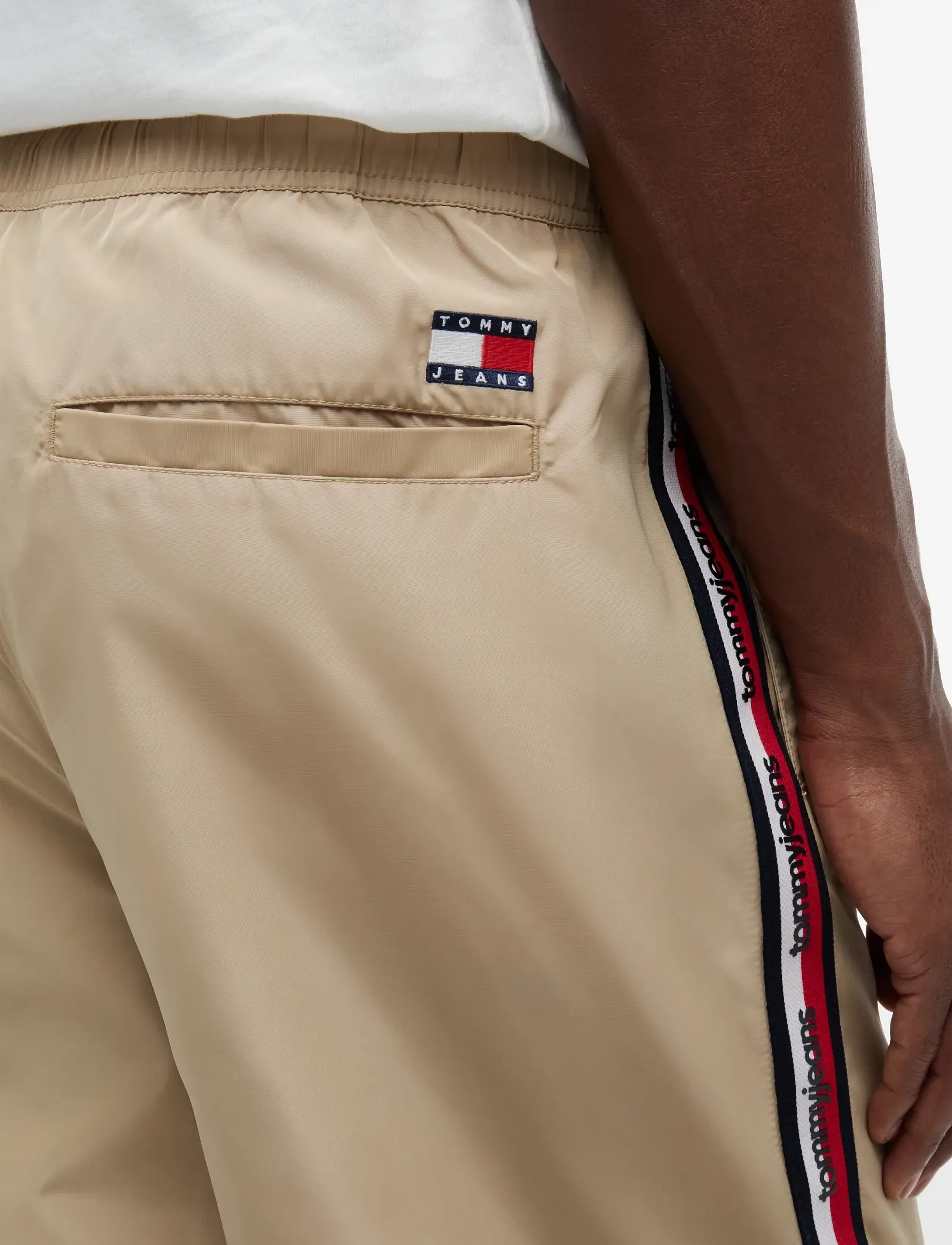 Tommy Jeans - TJM JAIMIE TAPE PANT - gentle gold - 4
