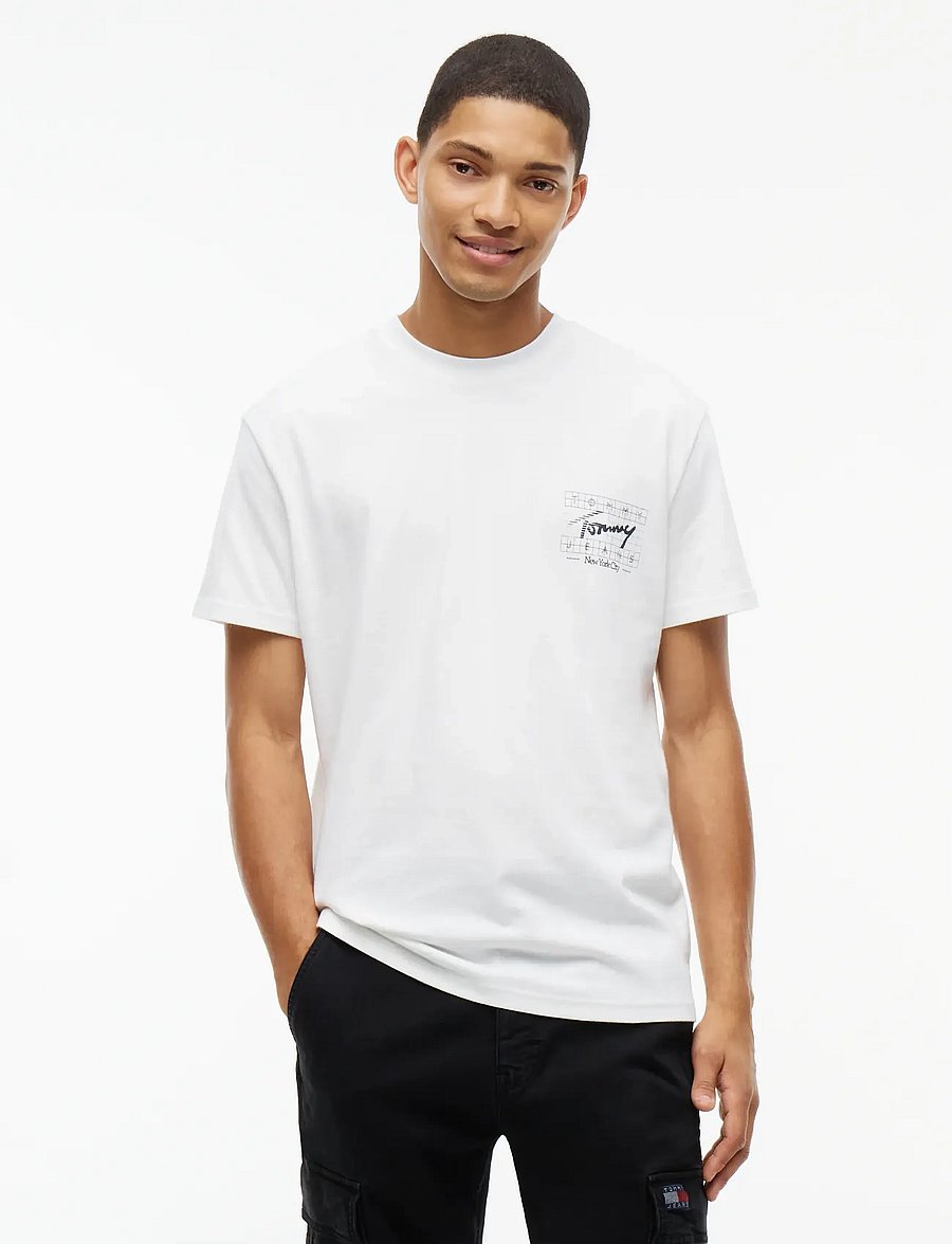 Tommy Jeans - TJM REG SIGN FLAG SS TEE EXT - kurzärmelige t-shirts - ecru - 0