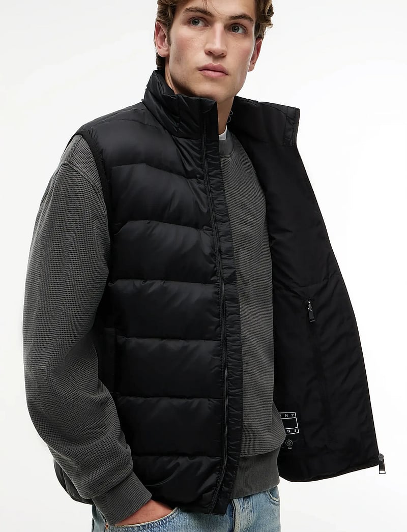 Tommy Jeans - TJM LIGHT DOWN PACKABLE VEST - vests - black - 4