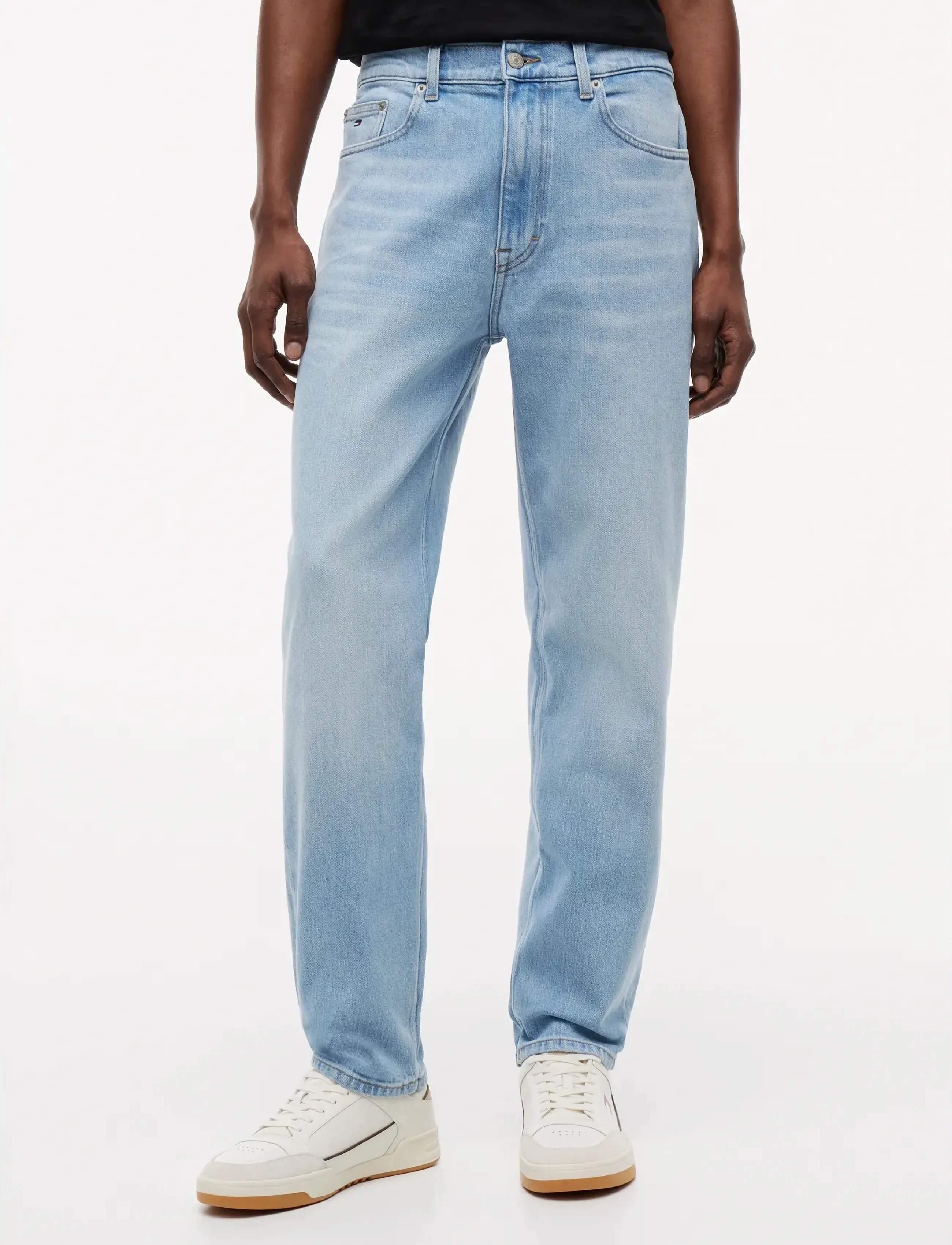 Tommy Jeans SONNY RGLR TPRD BJ0111 CO - Tapered jeans - DENIM LIGHT / blue