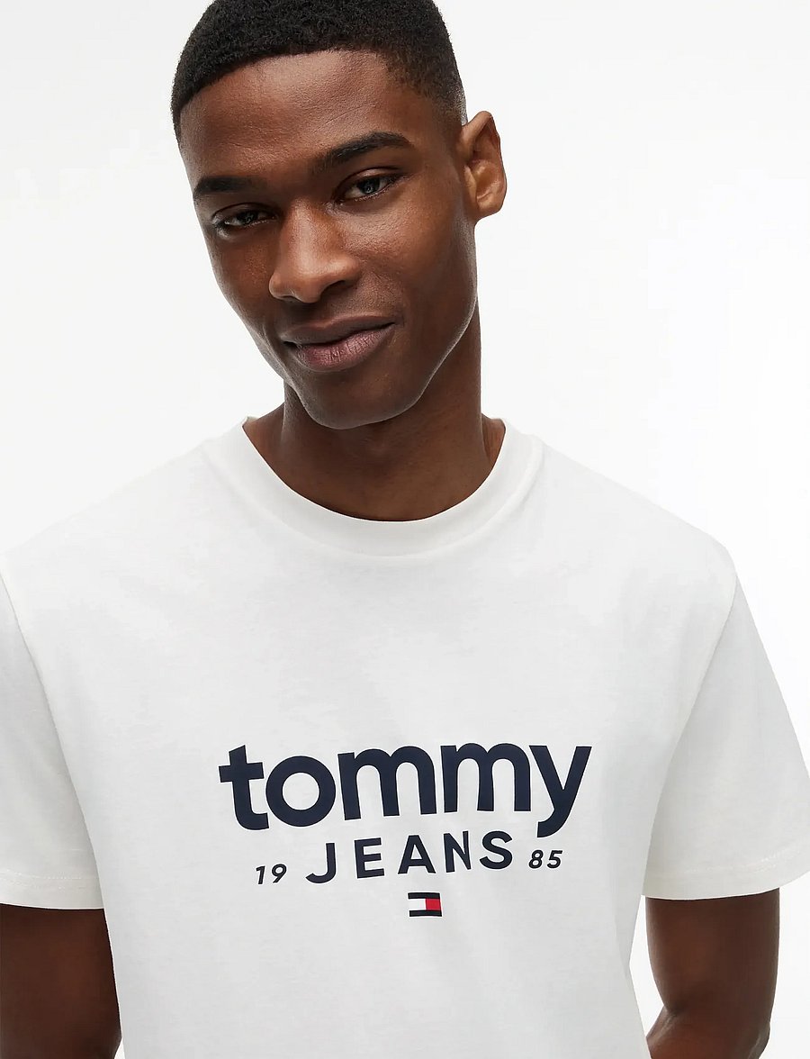 Tommy Jeans - TJM SLIM GRAPHIC TEE EXT - kurzärmelige t-shirts - ancient white - 3