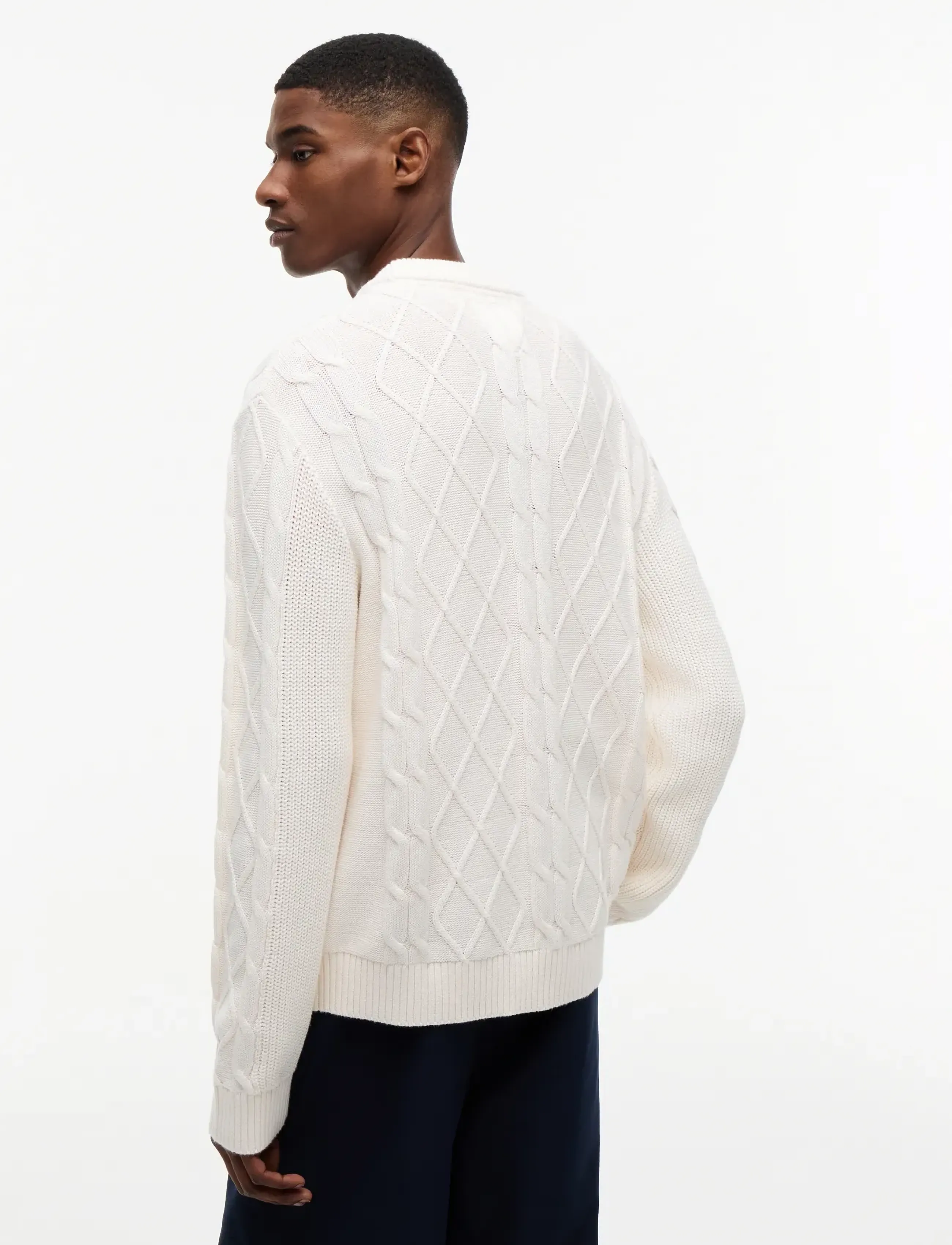Tommy Jeans - TJM REG CLASSIC FLAG CABLE SWTR - rundhalsad - off white - 2