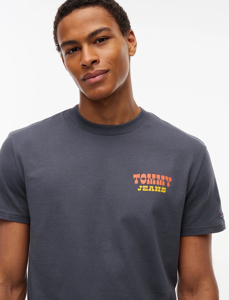 Tommy Jeans - TJM REG NOVELTY TEE - kortærmede t-shirts - washed black - 3
