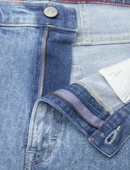 Tommy Jeans - PLUS SIZE CRV MOM SHORT - jeansshorts - denim medium - 3