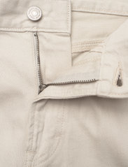 Tommy Jeans - TJW BETSY MID RISE LOOSE - broeken met rechte pijp - stony beige - 4