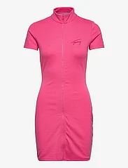 Tommy Jeans - TJW TOMMY SIGNATURE BODYCON - krótkie sukienki - pink alert - 0