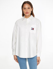 Tommy Jeans - TJW BADGE BOYFRIEND SHIRT - long-sleeved shirts - white - 2
