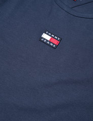 Tommy Jeans - TJW CRV RIB CENTER BADGE SS - mažiausios kainos - twilight navy - 3