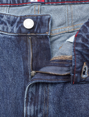 Tommy Jeans - CRV MOM JEAN UHR TPRD DF6134 - tapered jeans - denim medium - 3