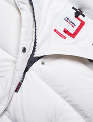 Tommy Jeans - TJW ALASKA LONG PUFFER - winter coats - white - 2