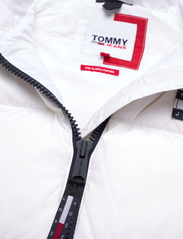 Tommy Jeans - TJW ALASKA PUFFER VEST - vadderade västar - white - 2