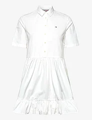 Tommy Jeans - TJW POPLIN TIERED SS SHIRT DRESS - marškinių tipo suknelės - white - 0