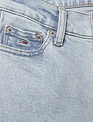 Tommy Jeans - NORA MD SKN BG4216 - džinsa bikses ar šaurām starām - denim light - 2