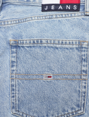 Tommy Jeans - HARPER HR BERMUDA BG0014 - farkkushortsit - denim light - 4