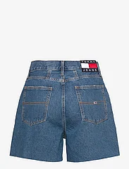 Tommy Jeans - MOM SHORT BG0032 - jeansshorts - denim medium - 1