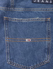 Tommy Jeans - CRV MOM SHORT BG0032 - denim clothing - denim medium - 4