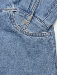 Tommy Jeans - TJW LS BADGE DENIM MINI DRESS - cowboykjoler - denim medium - 6