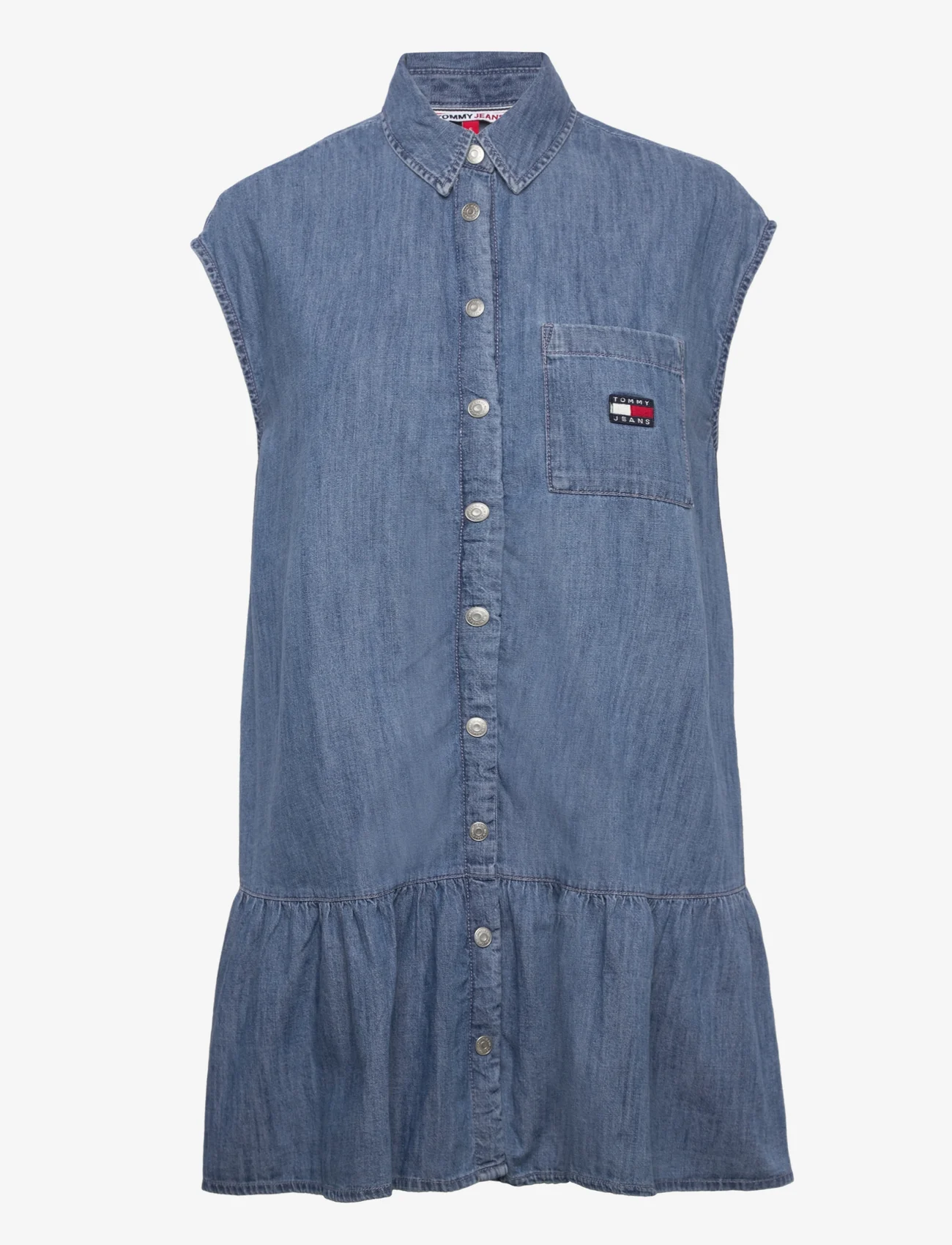 Tommy Jeans - TJW SS BADGE CHAMBRAY DRESS - denim dresses - denim medium - 0