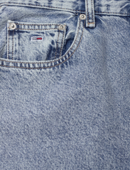 Tommy Jeans - MOM JEAN UHR TPR CG4014 - tapered jeans - denim light - 2