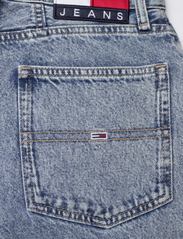 Tommy Jeans - MOM JEAN UHR TPR CG4014 - tapered jeans - denim light - 4